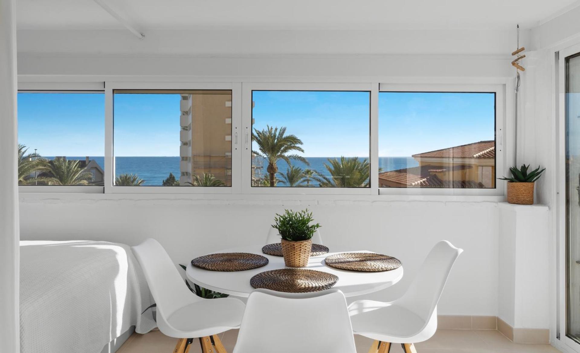 Сasa de vacaciones Penthouse In Costa, - Seaview - Pool - 40m2 Private Terrace - One Bedroom - Sleeping Alcove